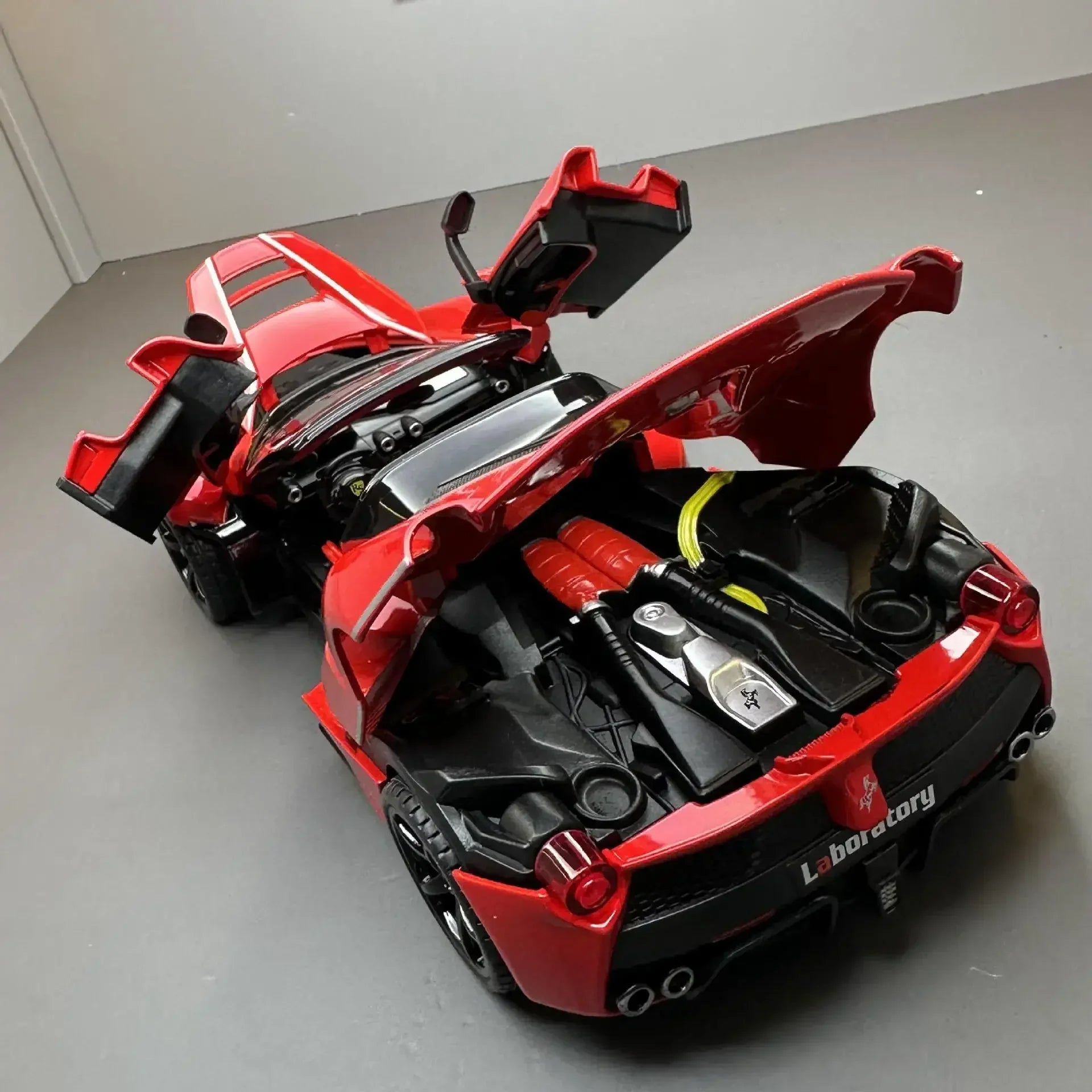 Ferrari LaFerrari 1:22