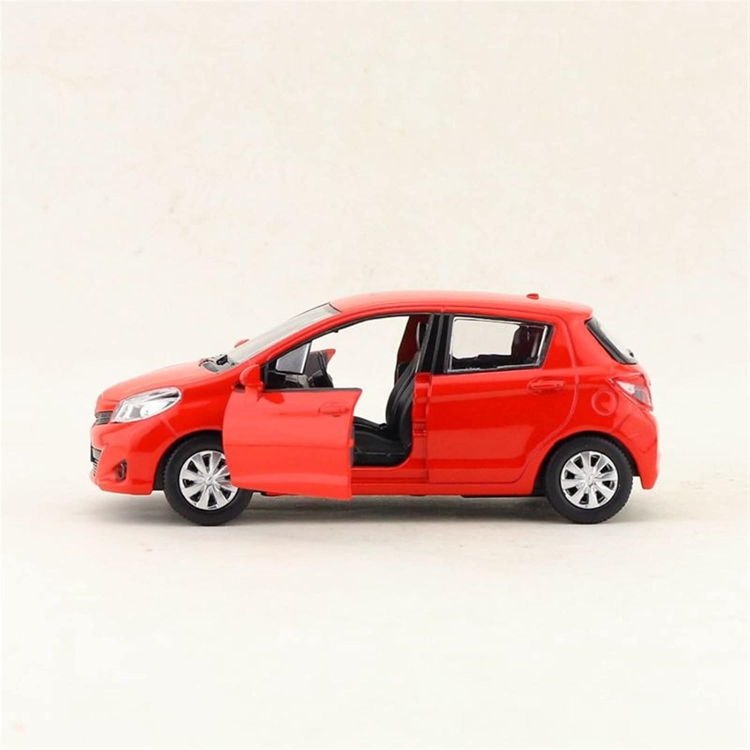 1:36 Toyota Yaris Dicast Model Car