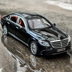 Mercedes-Benz E300 – 1:24 Scale Premium